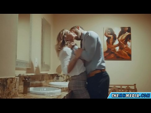 ❤️ Þegar busty ljóska tælir þig á almenningssalerni ️ Klámmyndband á is.allo-sex.ru